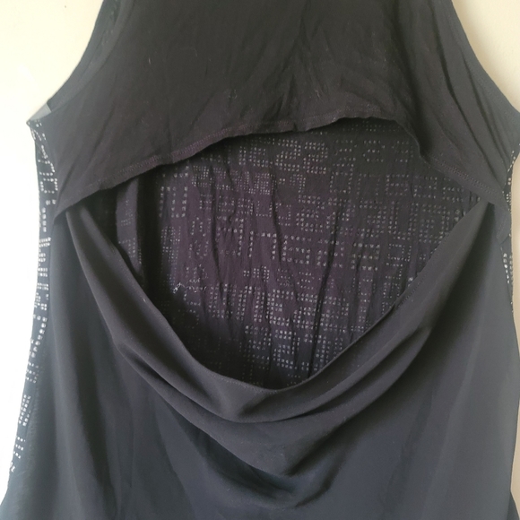 GUESS Cut Out Tank Top Size Large in Black - Picture 6 of 7